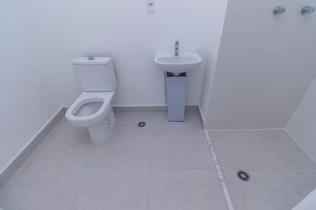 Banheiro de kitnet/studio para alugar com 0 quarto, 24m² em Chácara Klabin, São Paulo