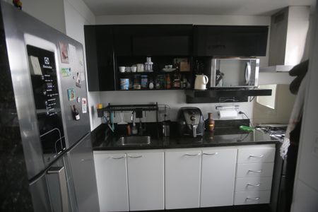 Cozinha de apartamento para alugar com 1 quarto, 48m² em Belvedere, Belo Horizonte