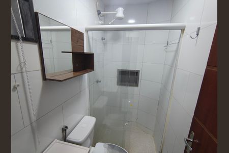 Banheiro de kitnet/studio para alugar com 1 quarto, 40m² em Anil, Rio de Janeiro