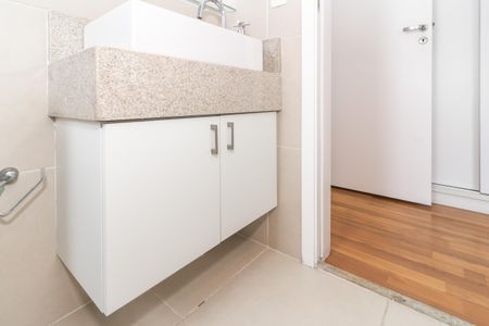 Apartamento à venda com 64m², 2 quartos e 2 vagas Apartamento à venda com 64m², 2 quartos e 2 vagasBanheiro da Suíte