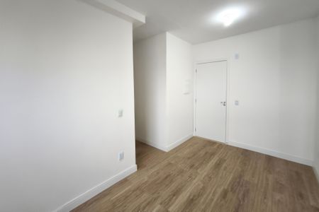 Sala de apartamento para alugar com 2 quartos, 43m² em Jardim Ipaussurama, Campinas