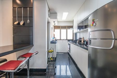 Apartamento para alugar com 250m², 4 quartos e 4 vagas Apartamento para alugar com 250m², 4 quartos e 4 vagasCozinha