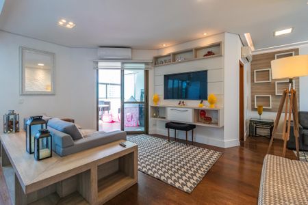 Apartamento para alugar com 250m², 4 quartos e 4 vagas Apartamento para alugar com 250m², 4 quartos e 4 vagasSala