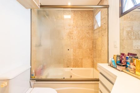 Apartamento para alugar com 250m², 4 quartos e 4 vagas Apartamento para alugar com 250m², 4 quartos e 4 vagasBanheiro da Suíte 1