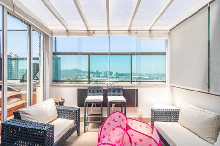 Apartamento para alugar com 250m², 4 quartos e 4 vagas Apartamento para alugar com 250m², 4 quartos e 4 vagasSala