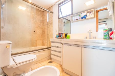 Apartamento para alugar com 250m², 4 quartos e 4 vagas Apartamento para alugar com 250m², 4 quartos e 4 vagasBanheiro da Suíte 1