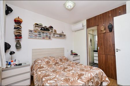 Apartamento à venda com 160m², 3 quartos e 3 vagas Apartamento à venda com 160m², 3 quartos e 3 vagasSuite