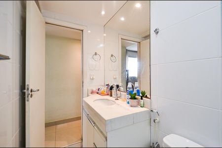 Apartamento à venda com 160m², 3 quartos e 3 vagas Apartamento à venda com 160m², 3 quartos e 3 vagasBanheiro social