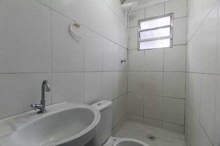 Banheiro de casa para alugar com 1 quarto, 32m² em Vila Margarida, São Paulo