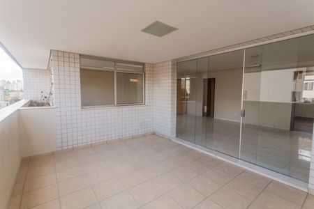Varanda na Sala de apartamento para alugar com 4 quartos, 175m² em Santa Tereza, Belo Horizonte