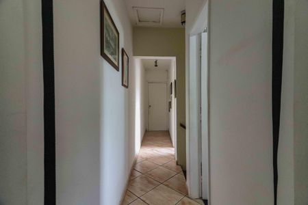 Casa à venda com 150m², 3 quartos e 2 vagas Casa à venda com 150m², 3 quartos e 2 vagasCorredor