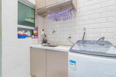 Casa de condomínio à venda com 60m², 2 quartos e 1 vagaÁrea de Serviço