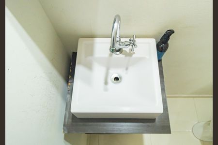 Casa de condomínio à venda com 60m², 2 quartos e 1 vagaLavabo