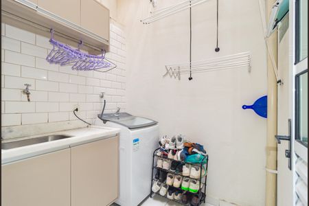 Casa de condomínio à venda com 60m², 2 quartos e 1 vagaÁrea de Serviço