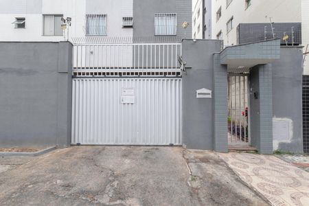 Apartamento para alugar com 54m², 2 quartos e 1 vaga Apartamento para alugar com 54m², 2 quartos e 1 vagaFachada