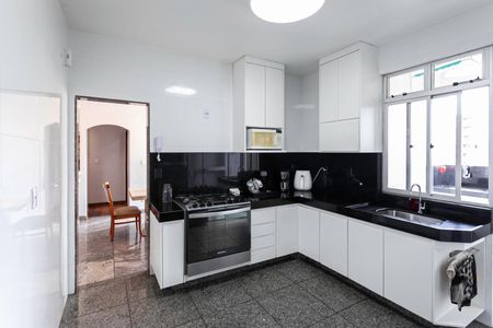 Apartamento à venda com 122m², 3 quartos e 2 vagasCozinha