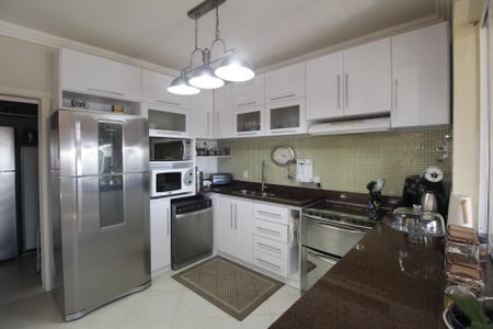 Casa para alugar com 990m², 6 quartos e 8 vagasCozinha