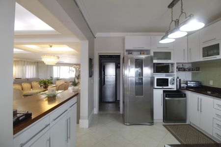 Casa para alugar com 990m², 6 quartos e 8 vagasCozinha