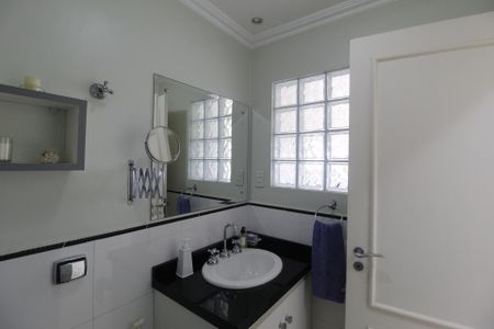 Casa para alugar com 990m², 6 quartos e 8 vagasBanheiro da Suíte 1