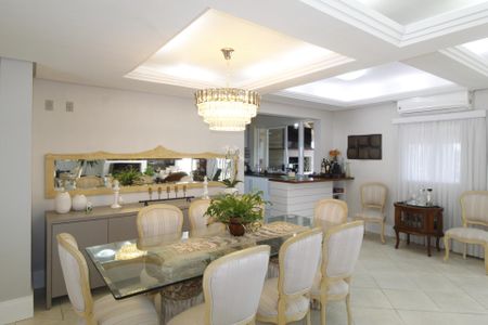 Casa para alugar com 990m², 6 quartos e 8 vagasCozinha