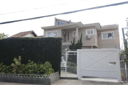 Casa para alugar com 990m², 6 quartos e 8 vagasFachada