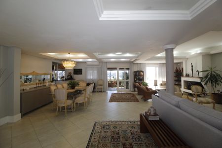 Sala de casa à venda com 6 quartos, 990m² em Vila Jardim, Porto Alegre