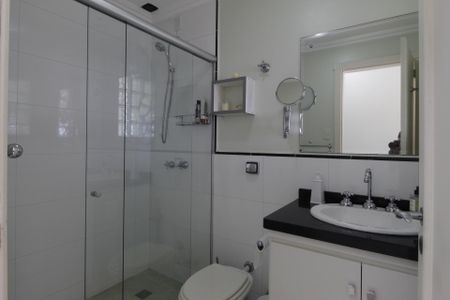 Casa para alugar com 990m², 6 quartos e 8 vagasBanheiro da Suíte 1