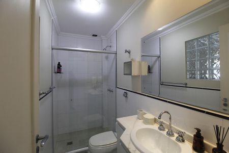 Casa para alugar com 990m², 6 quartos e 8 vagasBanheiro da Suíte 4