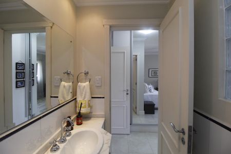 Casa para alugar com 990m², 6 quartos e 8 vagasBanheiro da Suíte 4