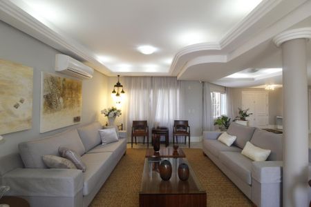 Sala de casa à venda com 6 quartos, 990m² em Vila Jardim, Porto Alegre