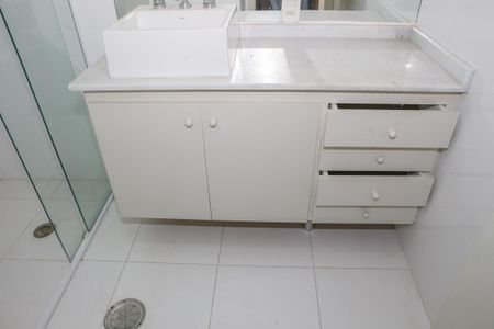 Apartamento à venda com 80m², 2 quartos e 1 vaga Apartamento à venda com 80m², 2 quartos e 1 vagaBanheiro