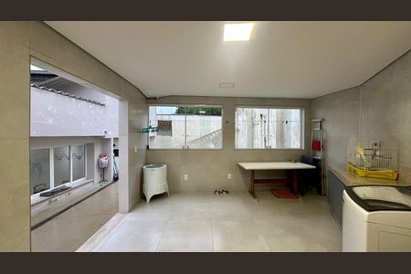 Casa à venda com 200m², 3 quartos e 2 vagas