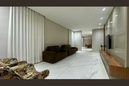 Casa à venda com 3 quartos, 200m² em Cachoeirinha, Belo Horizonte