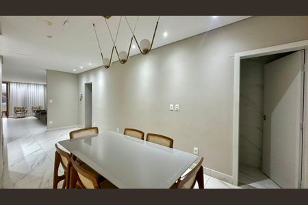Casa à venda com 200m², 3 quartos e 2 vagas
