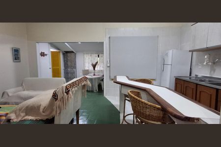Sala de casa de condomínio para alugar com 2 quartos, 110m² em Rio Tavares, Florianópolis