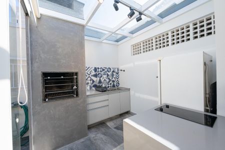 Apartamento à venda com 112m², 2 quartos e 2 vagas Apartamento à venda com 112m², 2 quartos e 2 vagasChurrasqueira