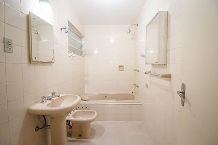 Apartamento para alugar com 80m², 2 quartos e sem vagaBanheiro