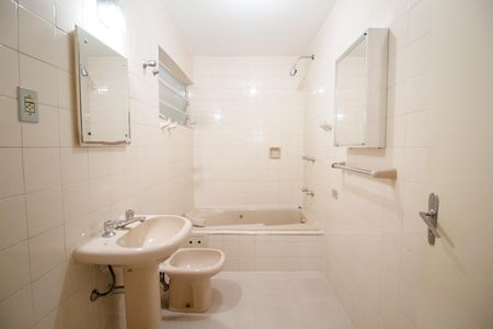 Apartamento para alugar com 80m², 2 quartos e sem vagaBanheiro