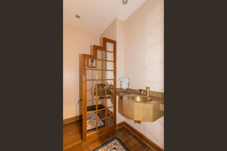 Apartamento à venda com 320m², 3 quartos e 4 vagas Apartamento à venda com 320m², 3 quartos e 4 vagasLavabo