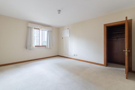 Apartamento à venda com 320m², 3 quartos e 4 vagas Apartamento à venda com 320m², 3 quartos e 4 vagasSuíte 1