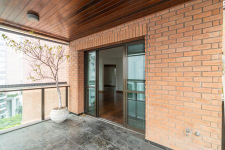 Apartamento à venda com 320m², 3 quartos e 4 vagas Apartamento à venda com 320m², 3 quartos e 4 vagasVaranda da Sala