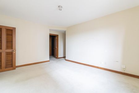 Apartamento à venda com 320m², 3 quartos e 4 vagas Apartamento à venda com 320m², 3 quartos e 4 vagasSuíte 1