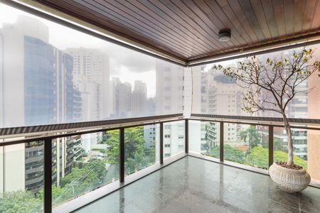 Apartamento à venda com 320m², 3 quartos e 4 vagas Apartamento à venda com 320m², 3 quartos e 4 vagasVaranda da Sala