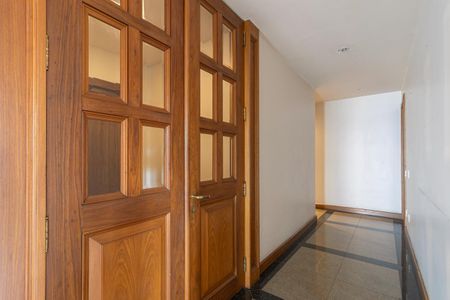 Apartamento à venda com 320m², 3 quartos e 4 vagas Apartamento à venda com 320m², 3 quartos e 4 vagasCorredor