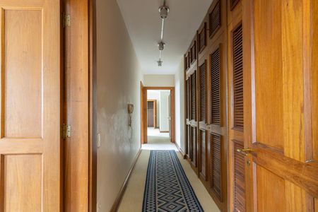 Apartamento à venda com 320m², 3 quartos e 4 vagas Apartamento à venda com 320m², 3 quartos e 4 vagasCorredor