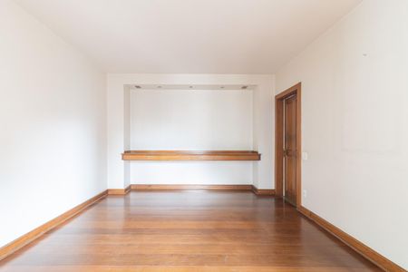 Apartamento à venda com 320m², 3 quartos e 4 vagas Apartamento à venda com 320m², 3 quartos e 4 vagasSala de Jantar