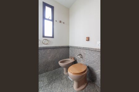 Apartamento à venda com 320m², 3 quartos e 4 vagas Apartamento à venda com 320m², 3 quartos e 4 vagasBanheiro da Suíte 1