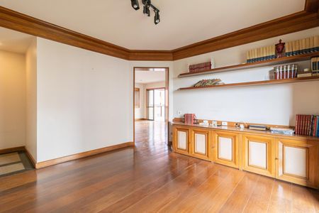 Apartamento à venda com 320m², 3 quartos e 4 vagas Apartamento à venda com 320m², 3 quartos e 4 vagasEscritório