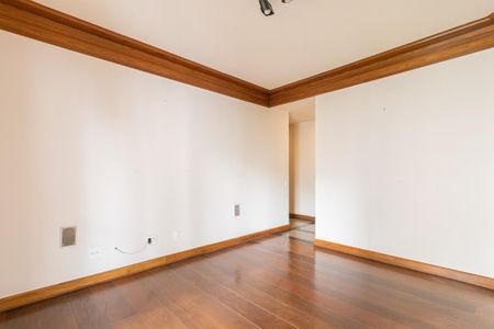 Apartamento à venda com 320m², 3 quartos e 4 vagas Apartamento à venda com 320m², 3 quartos e 4 vagasEscritório