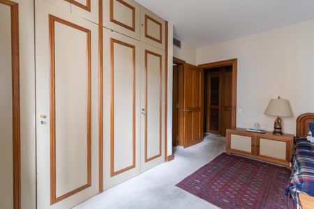 Apartamento à venda com 320m², 3 quartos e 4 vagas Apartamento à venda com 320m², 3 quartos e 4 vagasSuíte 2